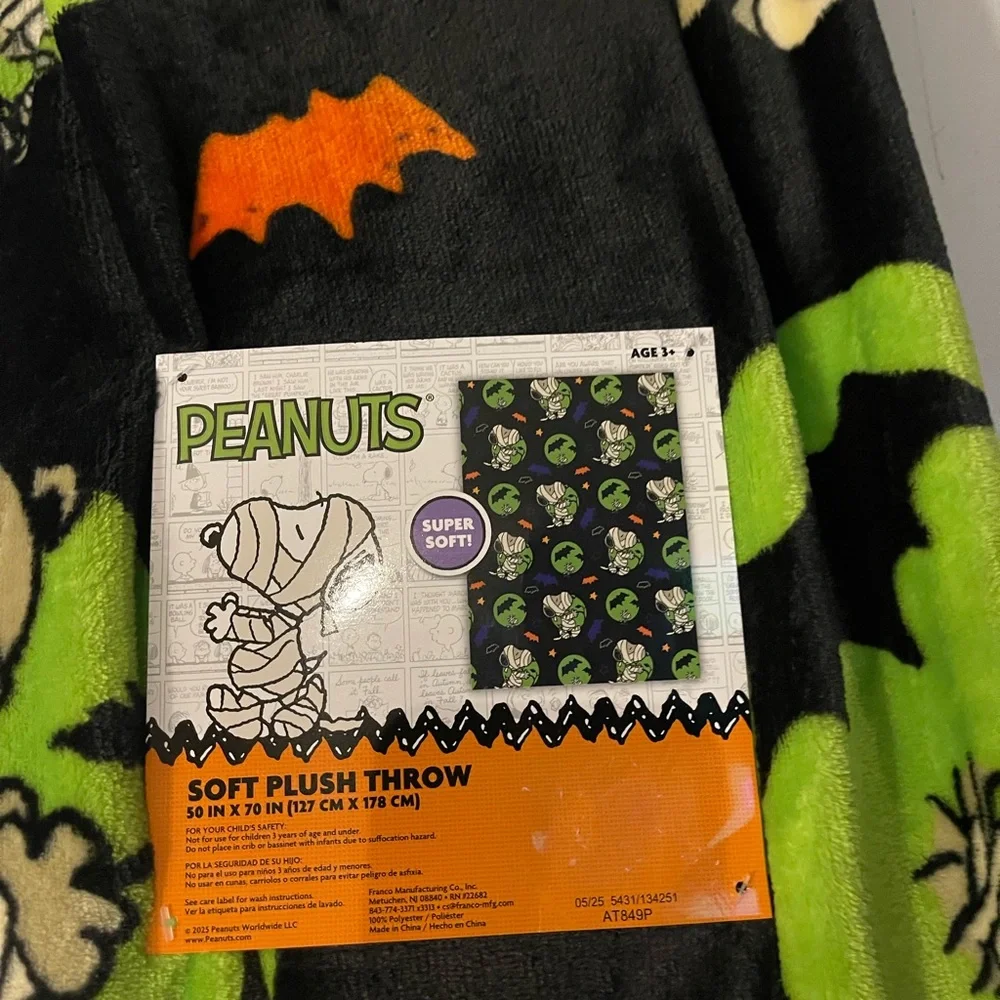 New “Peanuts/Snoopy/Charlie Brown”‎ Halloween Throw/Blanket